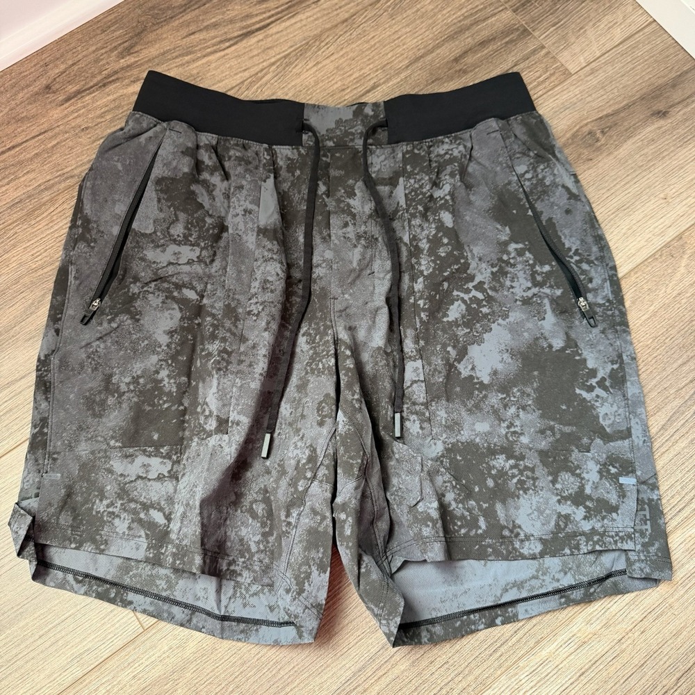 Lululemon Men's License to Train Linerless Shorts Sz Med 7" Black/gray LM7AUKS